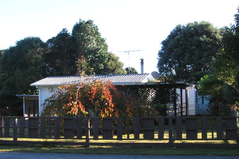 Photo of property in 17 Old Coach Road South, Otaki Beach, Otaki, 5512