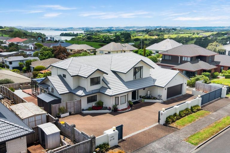 Photo of property in 216 Whitford Road, Shamrock Park, Auckland, 2016