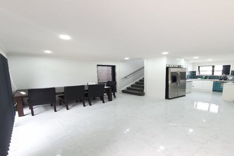 Photo of property in 425d Great South Road, Opaheke, Papakura, 2113