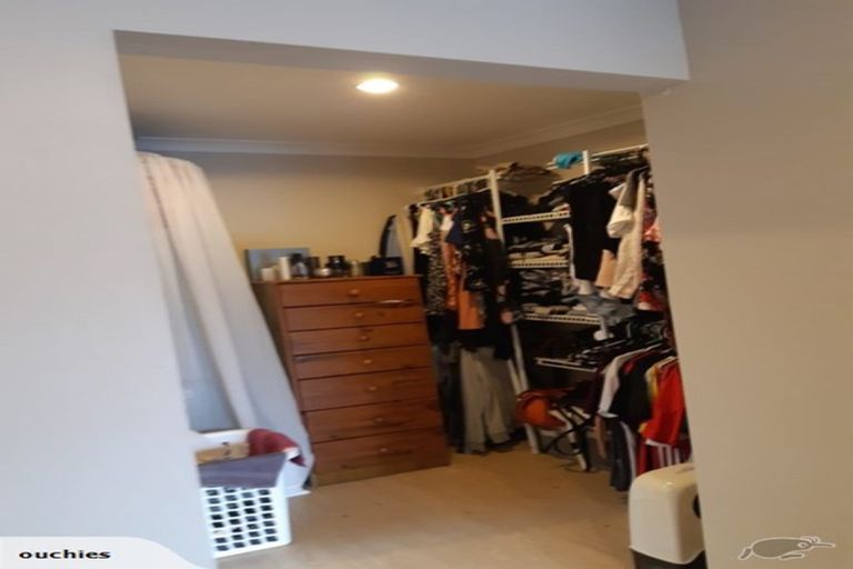 Photo of property in 18 Mountain Road, Henderson Valley, Auckland, 0612