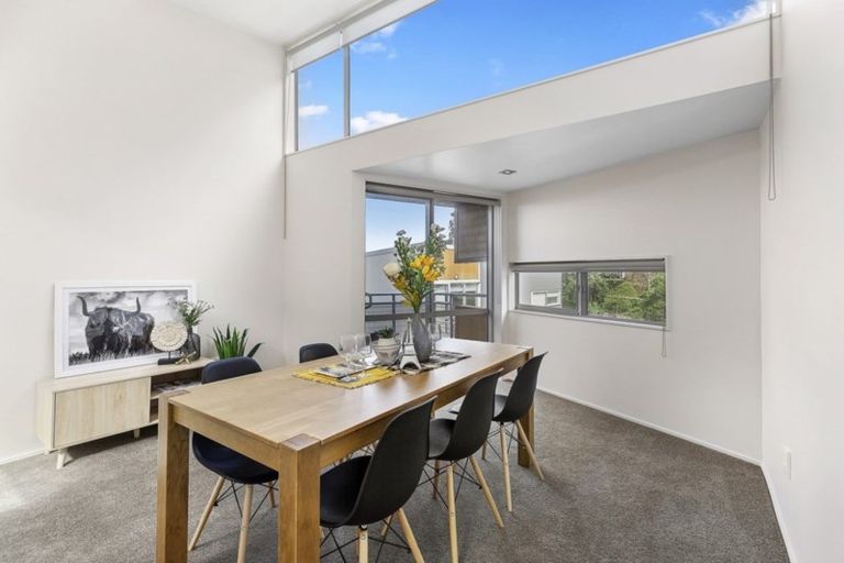 Photo of property in 2/2 Onslow Road, Khandallah, Wellington, 6035