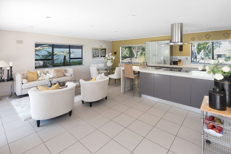 Photo of property in 12 Mark Edward Drive, Half Moon Bay, Auckland, 2012