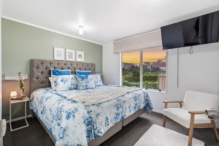 Photo of property in 70 Harmel Road, Glendene, Auckland, 0602