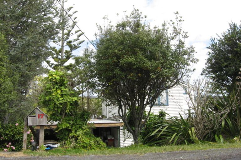 Photo of property in 17 Ferry Parade, Herald Island, Auckland, 0618