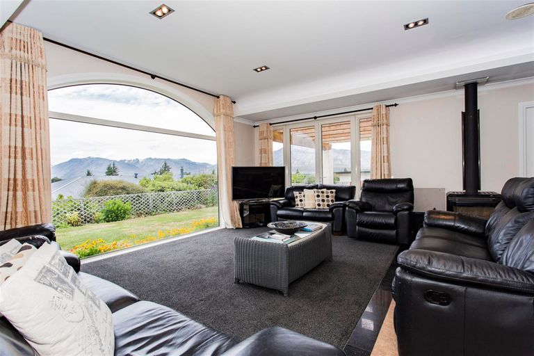 Photo of property in 2 Sams Place, Lake Tekapo, 7999