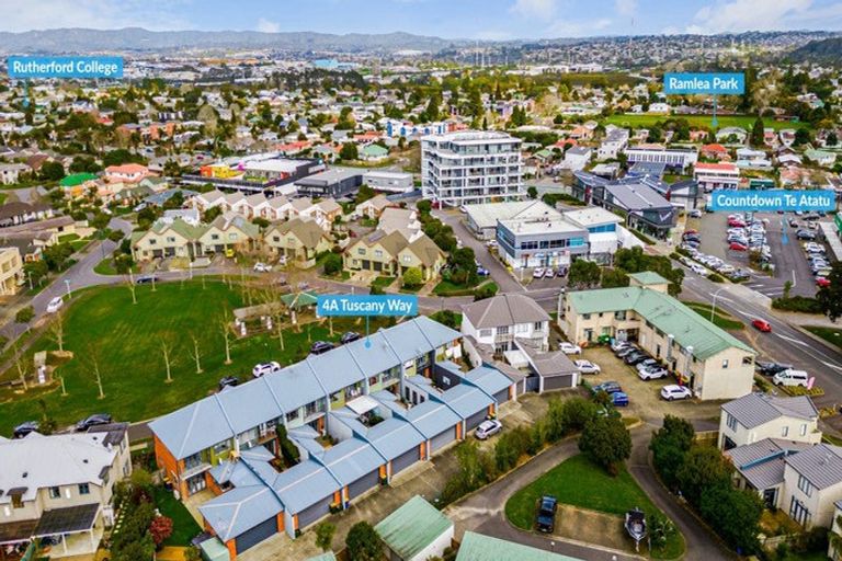 Photo of property in 4a Tuscany Way, Te Atatu Peninsula, Auckland, 0610