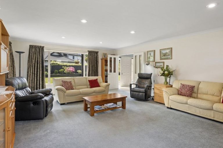 Photo of property in 52 Chateau Drive, Burnside, Christchurch, 8053