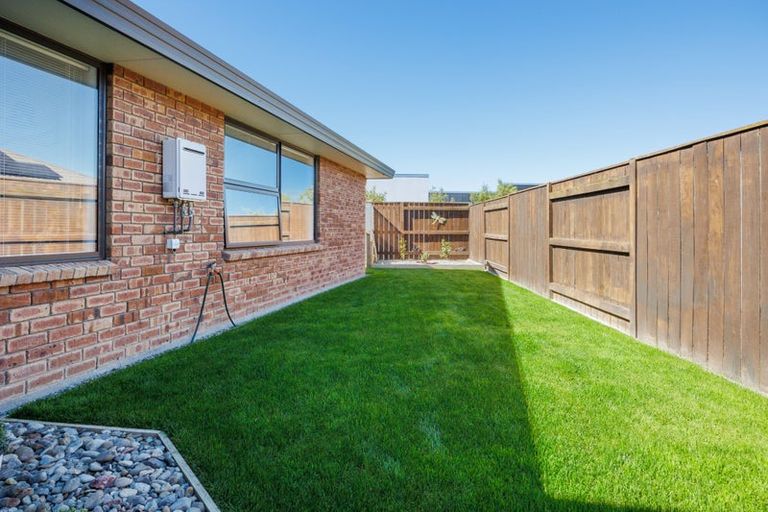 Photo of property in 18 Medallion Court, Kelvin Grove, Palmerston North, 4414