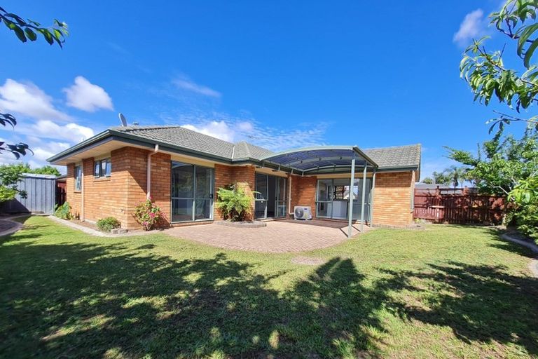 Photo of property in 33 Sandwick Drive, Weymouth, Auckland, 2103