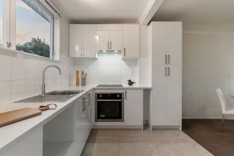 Photo of property in 1/19a Forrest Hill Road, Milford, Auckland, 0620