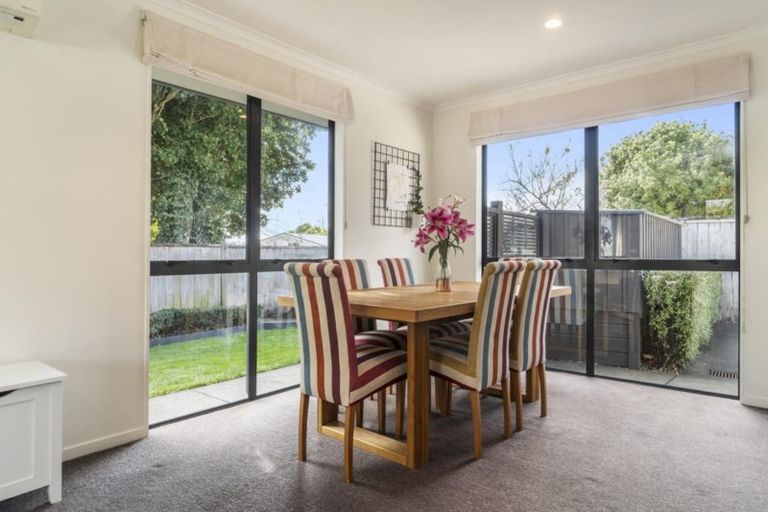 Photo of property in 70a Hobsonville Road, West Harbour, Auckland, 0618