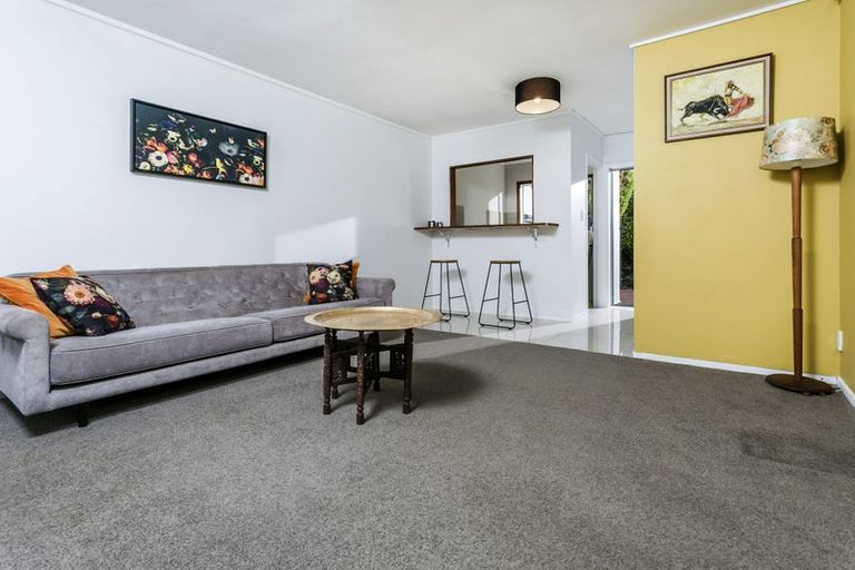 Photo of property in 2/4 Coronation Road, Glenfield, Auckland, 0627