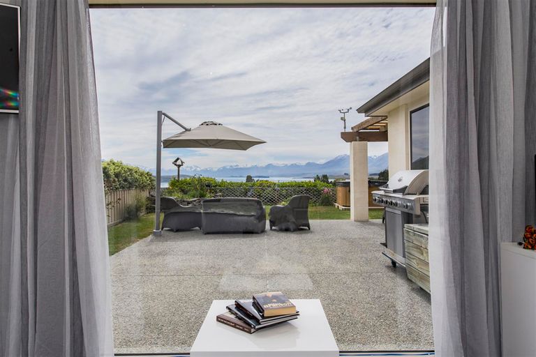 Photo of property in 2 Sams Place, Lake Tekapo, 7999