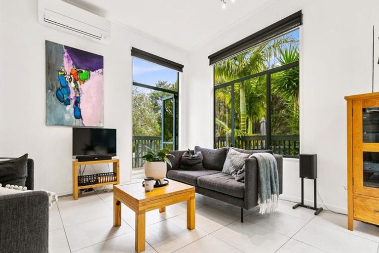 Photo of property in 12b Kimberly Grove, Greenhithe, Auckland, 0632