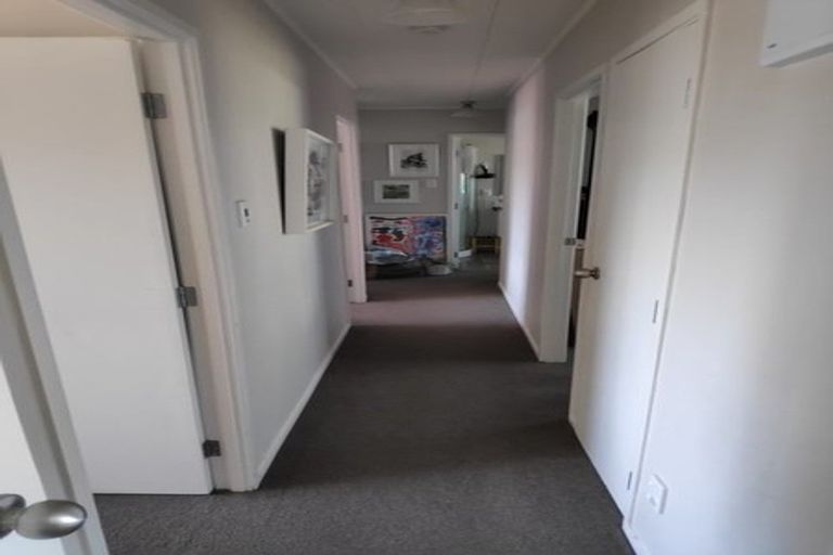 Photo of property in 8 Elizabeth Drive, West Harbour, Auckland, 0618