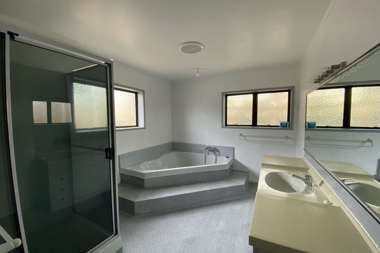 Photo of property in 1/7 Colmar Road, Mellons Bay, Auckland, 2014