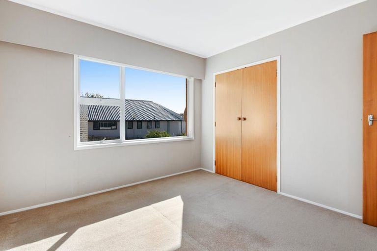 Photo of property in 2/2 Tower Hill, Stanmore Bay, Whangaparaoa, 0930