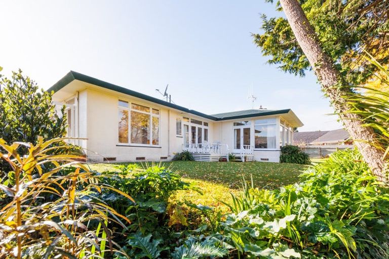 Photo of property in 35 Montgomery Terrace, Hokowhitu, Palmerston North, 4410