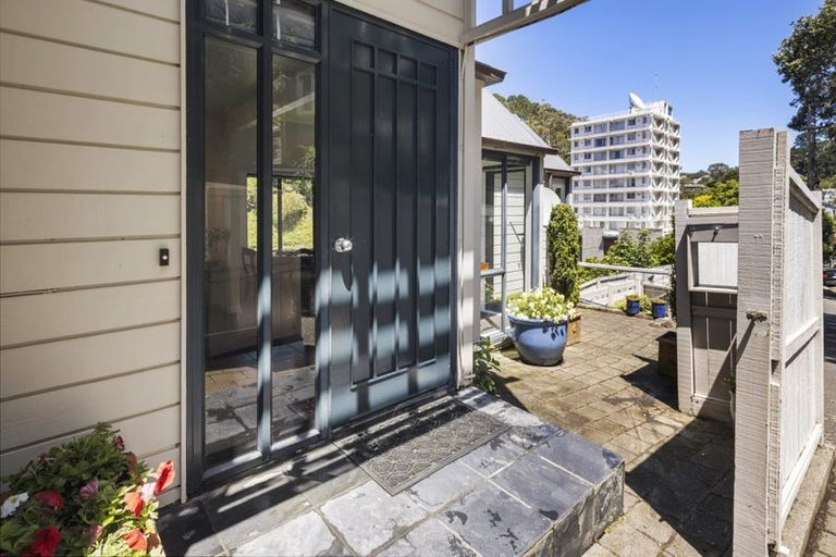 Photo of property in 18 Patanga Crescent, Thorndon, Wellington, 6011