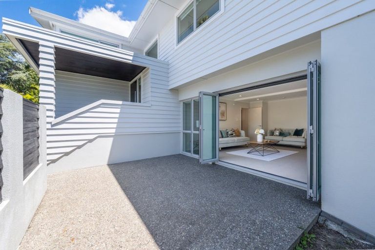 Photo of property in 8 Page Point, Mellons Bay, Auckland, 2014