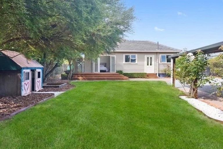 Photo of property in 11 Christian Street, Bryndwr, Christchurch, 8053