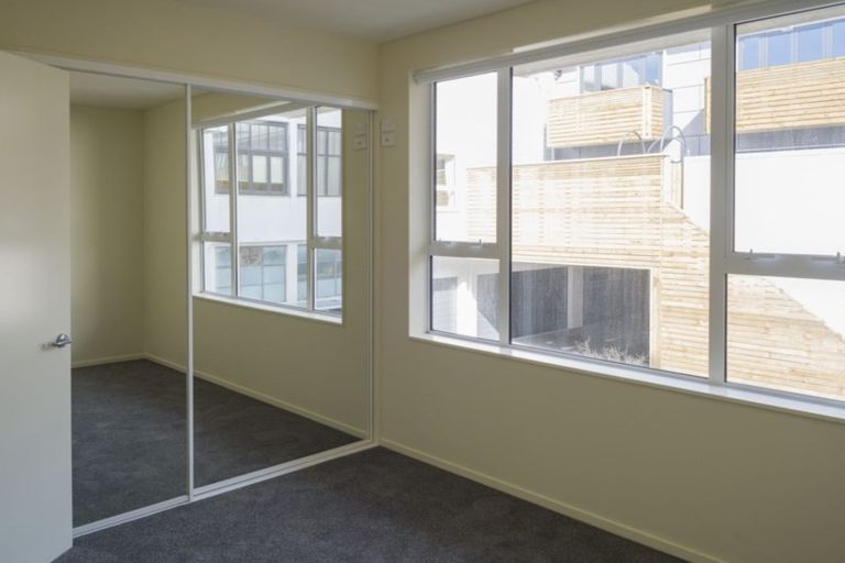 Photo of property in Pirie Street Townhouses, 18/35 Pirie Street, Mount Victoria, Wellington, 6011