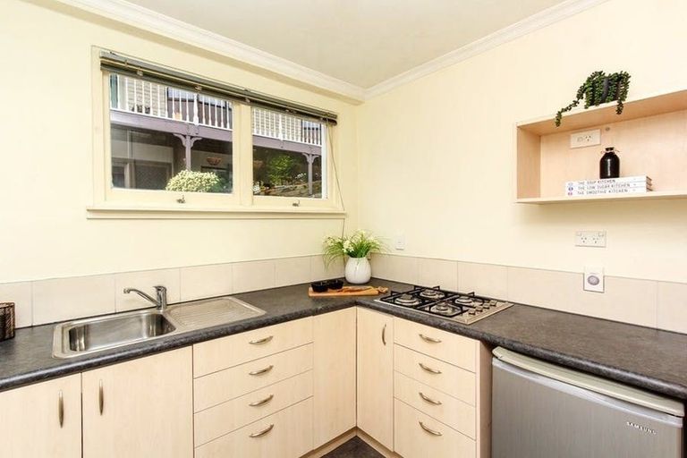Photo of property in 164a Vivian Street, New Plymouth, 4310