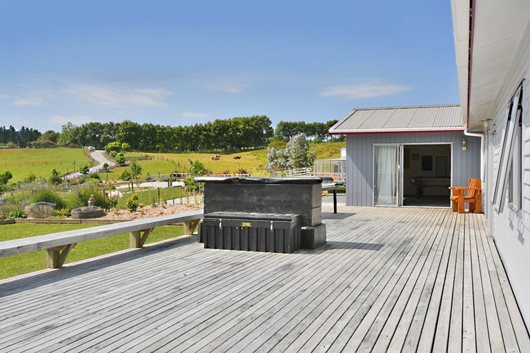 Photo of property in 306 Oneriri Road, Kaiwaka, 0573