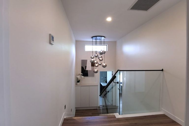 Photo of property in 57e Hogans Road, Glenfield, Auckland, 0629