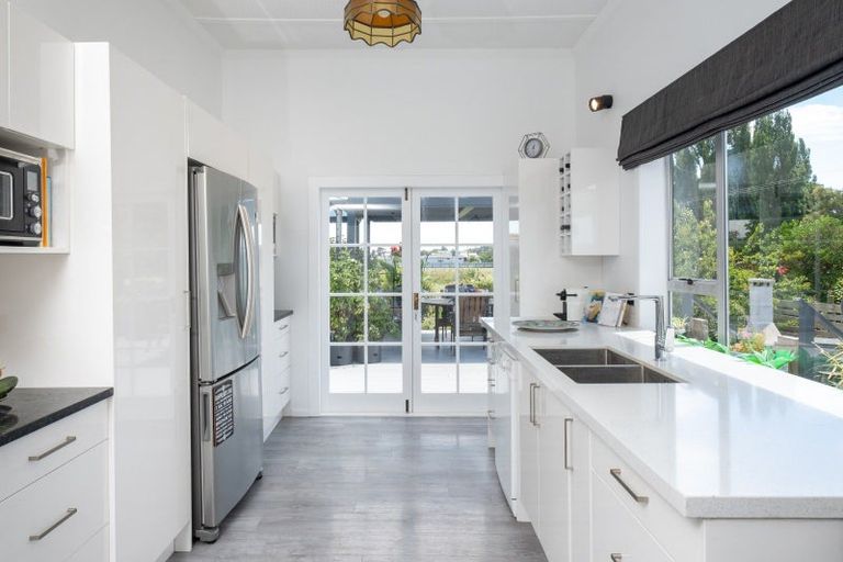 Photo of property in 104 Ferry Road, Clive, 4102