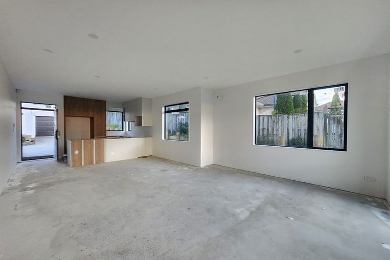 Photo of property in 15 Matterhorn Crescent, Northpark, Auckland, 2013