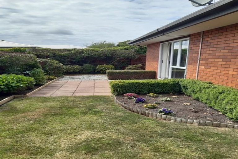 Photo of property in 2/43 Northcote Road, Northcote, Christchurch, 8052