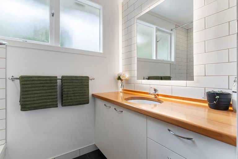 Photo of property in 32 Beswick Place, Birkdale, Auckland, 0626