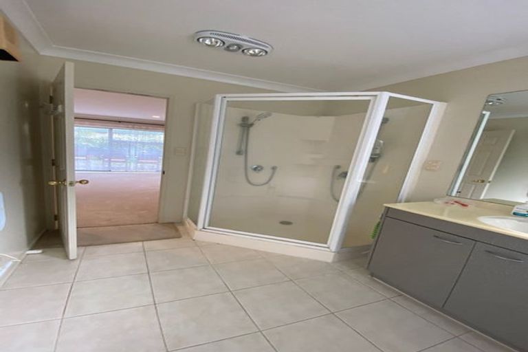 Photo of property in 10 Mullagh Place, East Tamaki Heights, Auckland, 2016