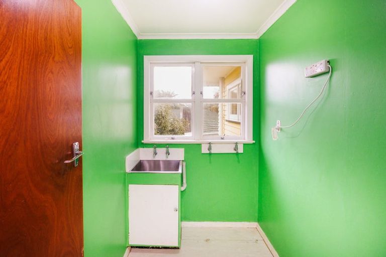 Photo of property in 18 Antrim Place, Hokowhitu, Palmerston North, 4410