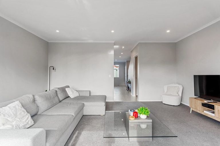 Photo of property in 6/4 Matimati Place, Hobsonville, Auckland, 0616