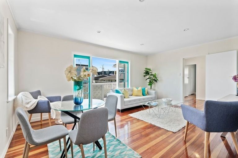 Photo of property in 1/186 Archers Road, Glenfield, Auckland, 0629