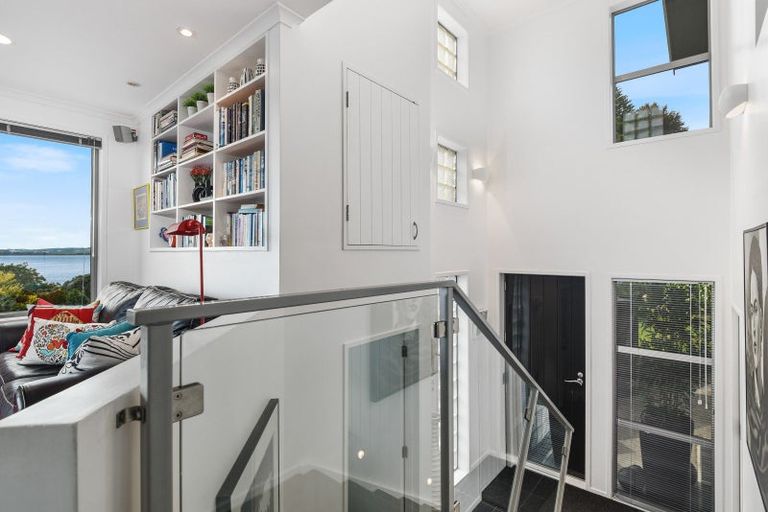 Photo of property in 24 Tupara Crescent, Kawaha Point, Rotorua, 3010