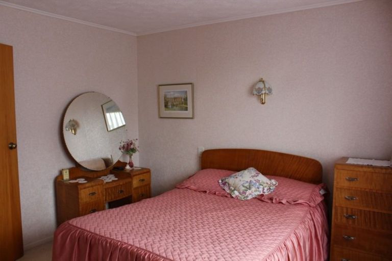 Photo of property in 29 Home Street, Winton, 9720