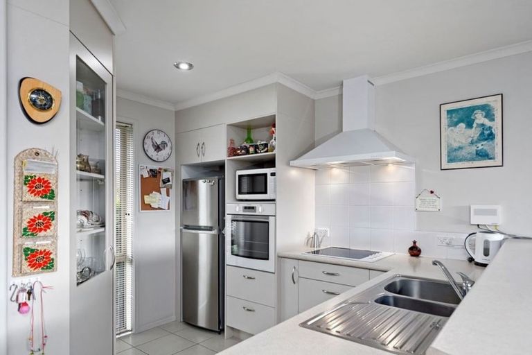 Photo of property in 56 Carrington Drive, Papamoa Beach, Papamoa, 3118