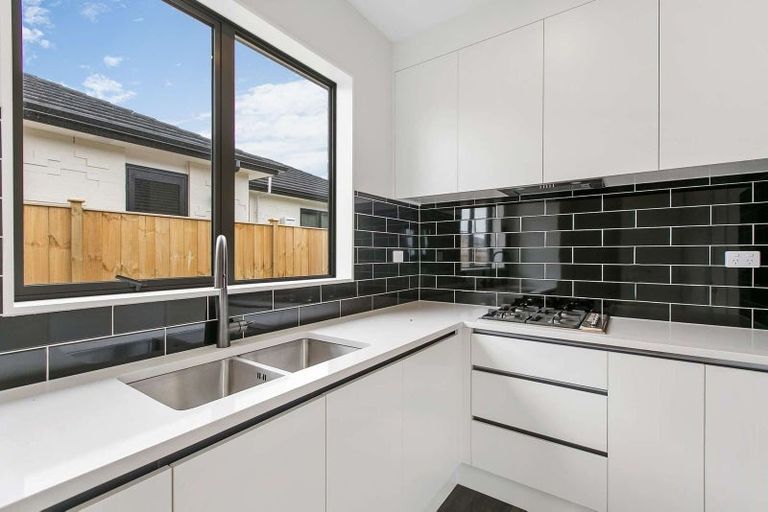 Photo of property in 9 Holcroft Street, Papakura, 2110