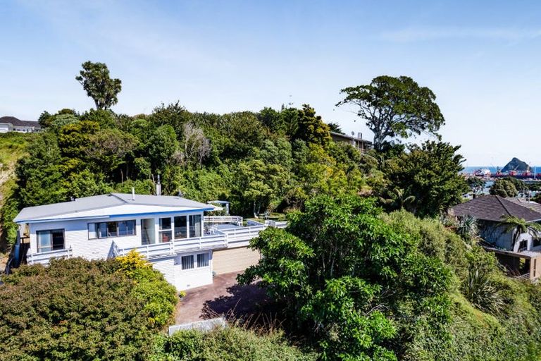 Photo of property in 10 Lawry Street, Moturoa, New Plymouth, 4310
