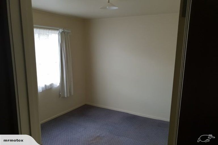 Photo of property in 16 Kaikoura Street, Henderson, Auckland, 0612