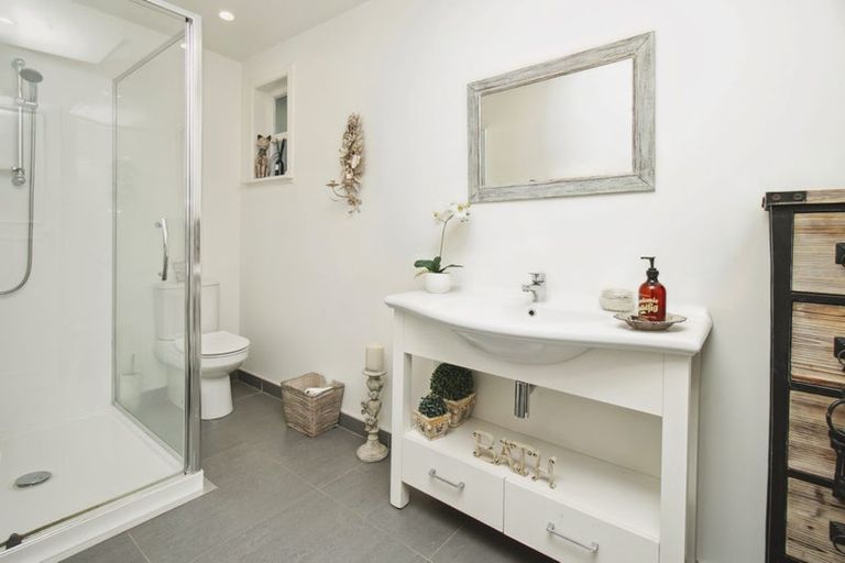 Photo of property in 63 Forrest Hill Road, Milford, Auckland, 0620