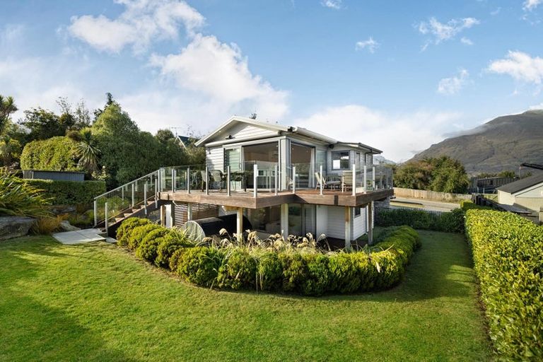 Photo of property in 23 Cedar Drive, Kelvin Heights, Queenstown, 9300