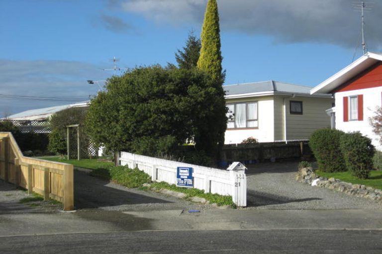 Photo of property in 21 Baillie Crescent, Carterton, 5713