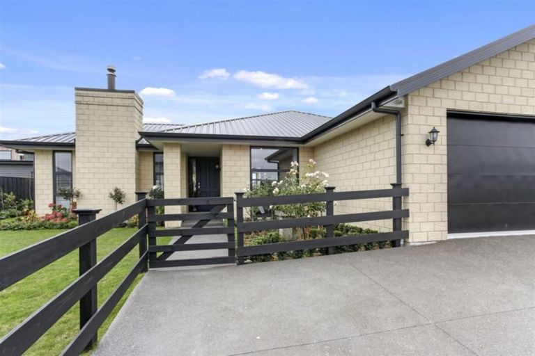 Photo of property in 11 O'rourke Place, Casebrook, Christchurch, 8051
