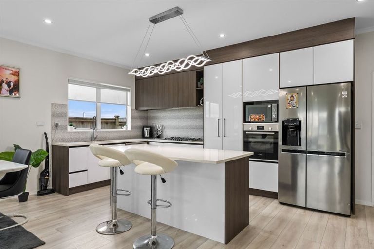 Photo of property in 2 Castlepoint Avenue, Takanini, 2110