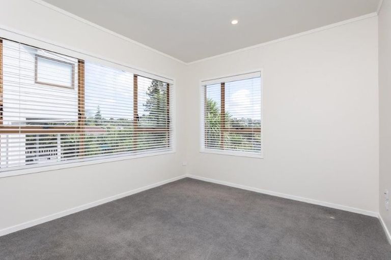 Photo of property in 1/32 Shanaway Rise, Hillcrest, Auckland, 0627