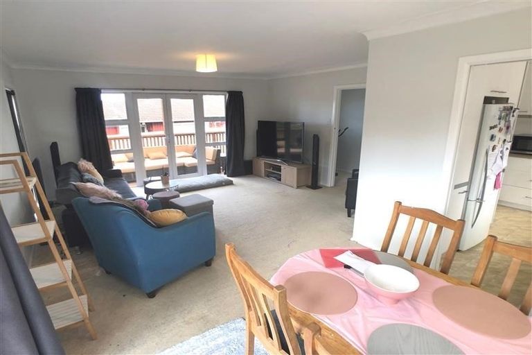 Photo of property in 143 Tiroroa Avenue, Te Atatu South, Auckland, 0610